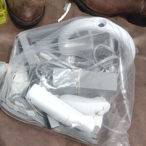 Wii White Gaming system &Accessories Bundle